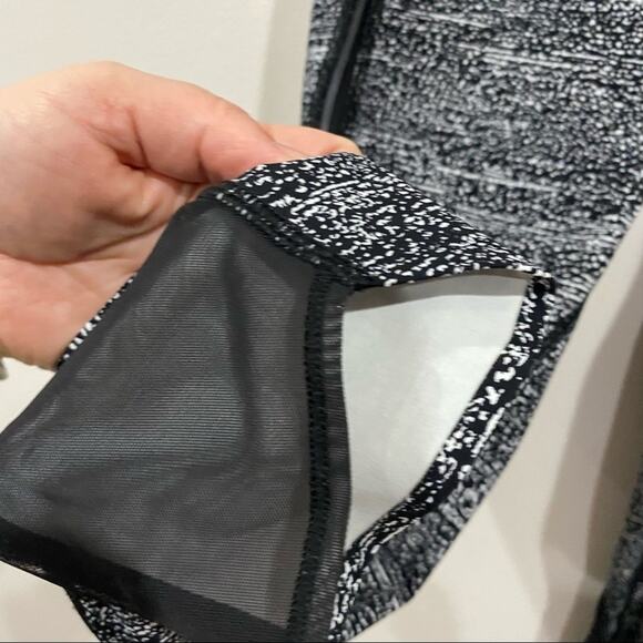 Lululemon Pace Perfect 7/8 Tight Pants Sz 6 Black White Sculpt High Rise Legging - Picture 6 of 14